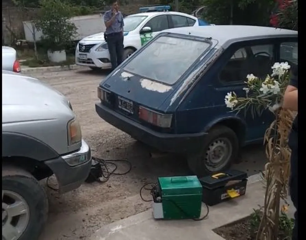 Vecinos al rojo vivo se convirtieron en policías por un rato, y detuvieron a un ladrón
