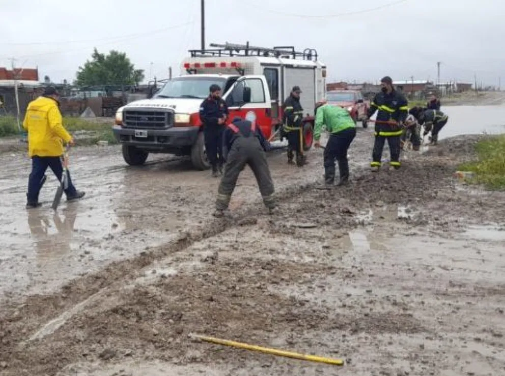 Cómo fue el trabajo codo a codo por la inundación de barrios, y el rescate de un niño