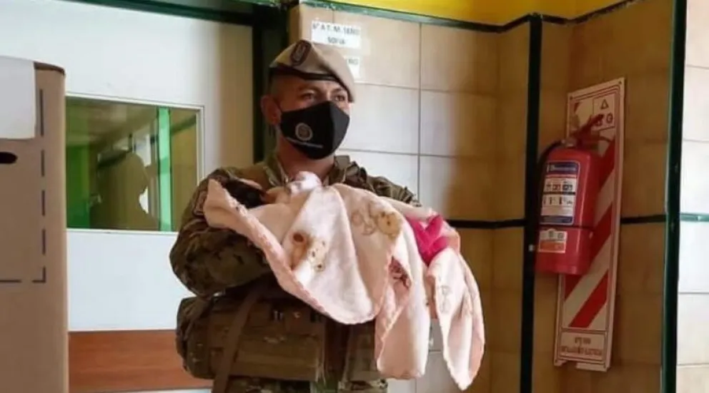 Un soldado rionegrino se hizo viral por un gesto que tuvo durante los comicios del domingo
