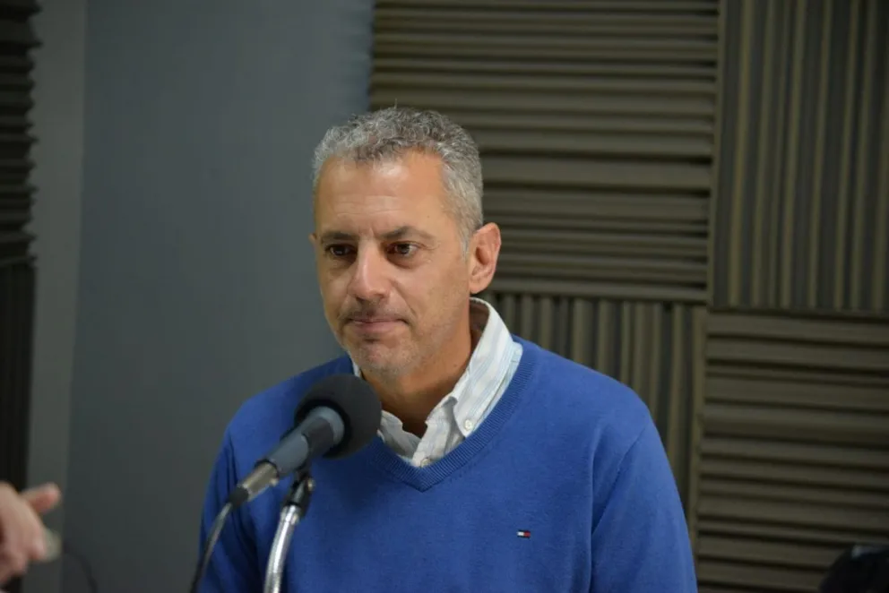 El ministro en los estudios de Radio Noticias. 