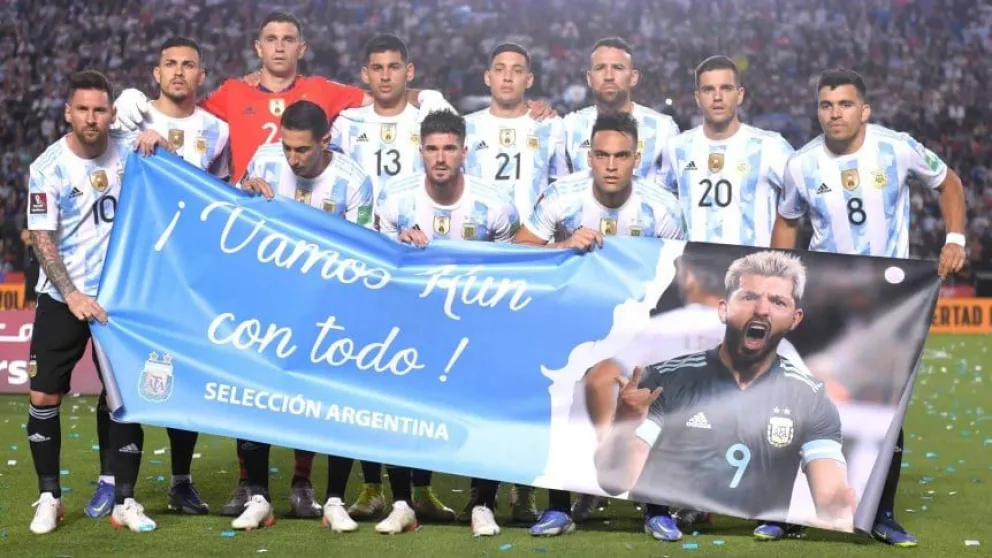 La reacción del Kun Agüero ante el gesto de apoyo de sus compañeros de la Selección Argentina