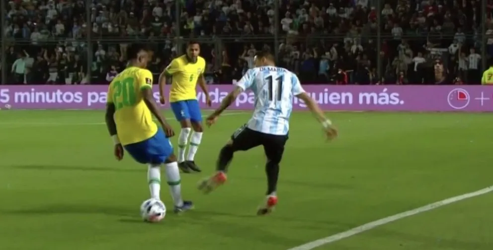 Video: Di María tiró un lujo a lo Riquelme y se ganó la ovación de todo el estadio