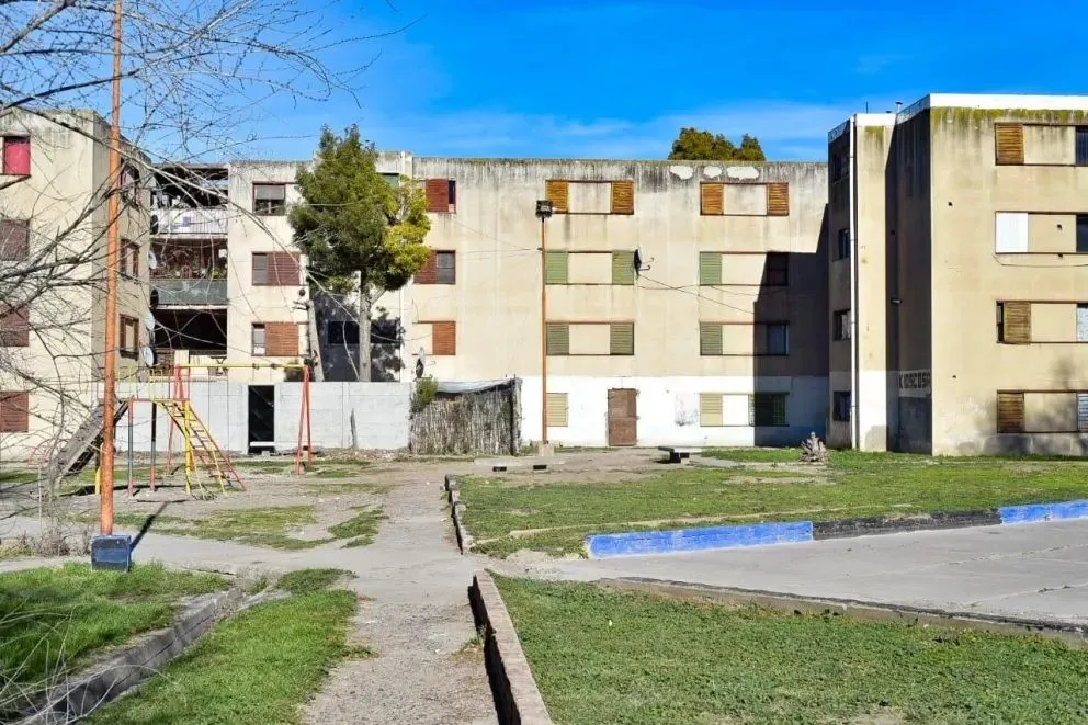 Estaba ebrio, se creía el rey del barrio y terminó preso