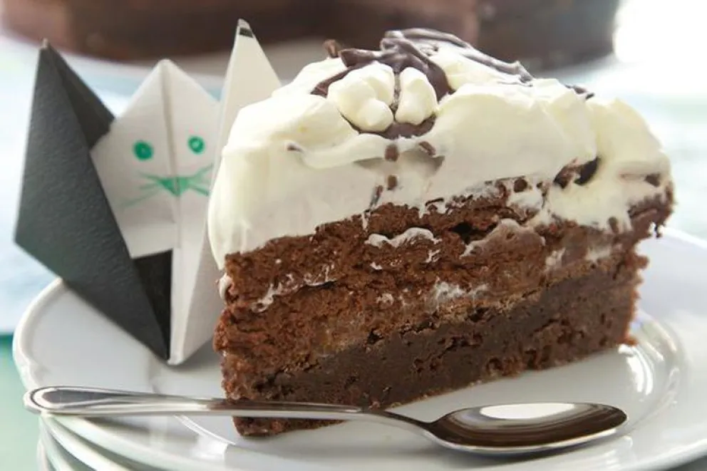 ¿Te animás a hacer esta bomba? Torta brownie con mousse