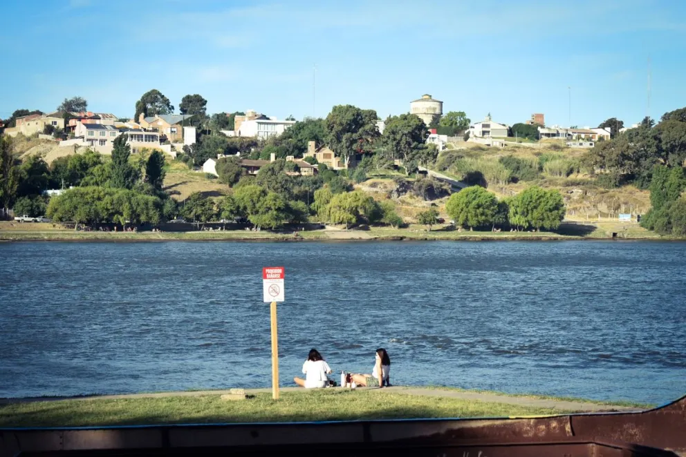 A primera hora se podría disfrutar del río, pese al día hábil. Foto archivo.