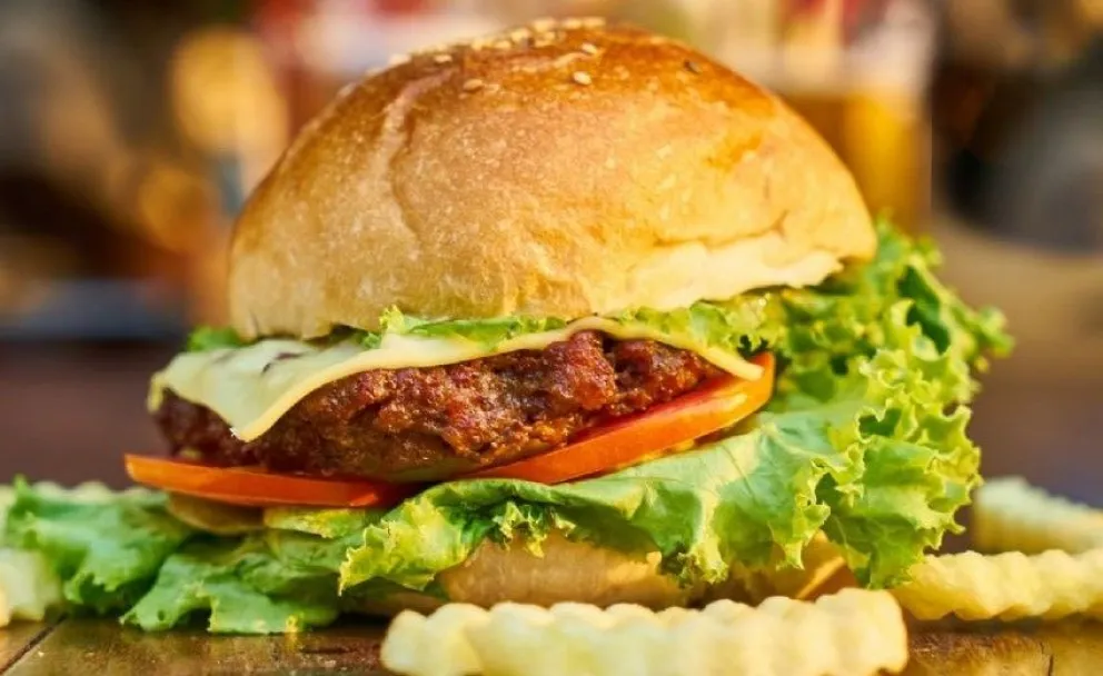 Esponjoso y diferente: cómo se prepara el pan de papa para hamburguesas y panchos 