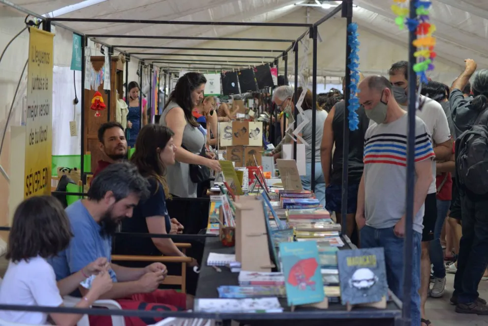 Los libros no se toman vacaciones y cubren la costa atlántica