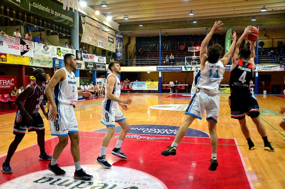 Deportivo Viedma recuperó la sonrisa ante Bahía con aplastante triunfo