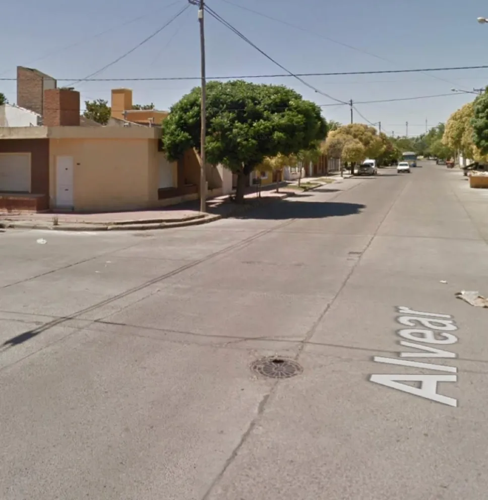 Le pusieron un arma en la cabeza en pleno centro de Viedma: el dramático relato del padre del joven