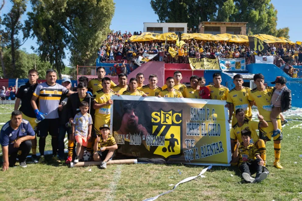 Santo ganó el otro partido, el de las hinchadas