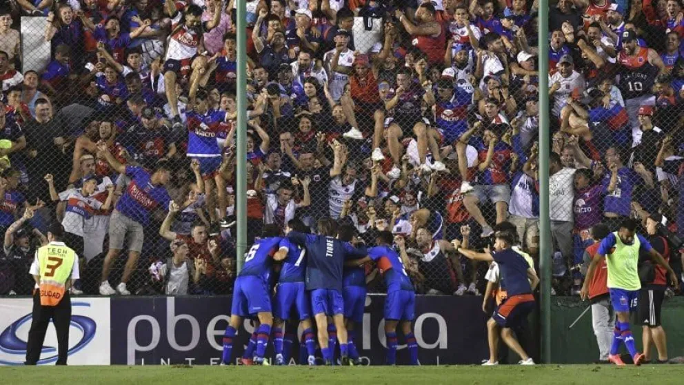 Tigre venció a Barracas Central y ascendió a Primera División