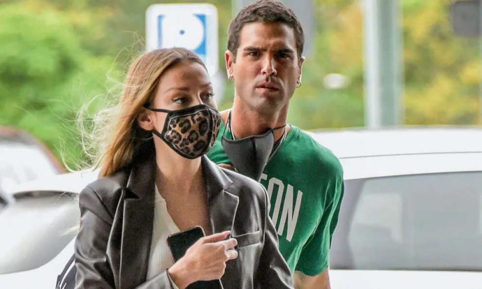 Ester Expósito contra la China Suárez: Le dio "me gusta" a un duro titular sobre la actriz argentina