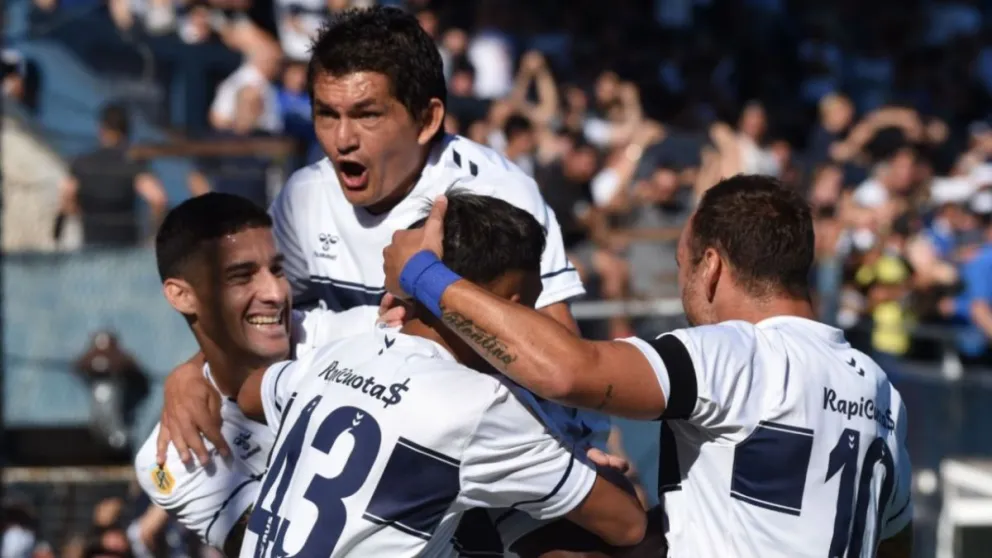 El Millonario ensaya la vuelta: Gimnasia goleó a Talleres y le dejó el título servido a River