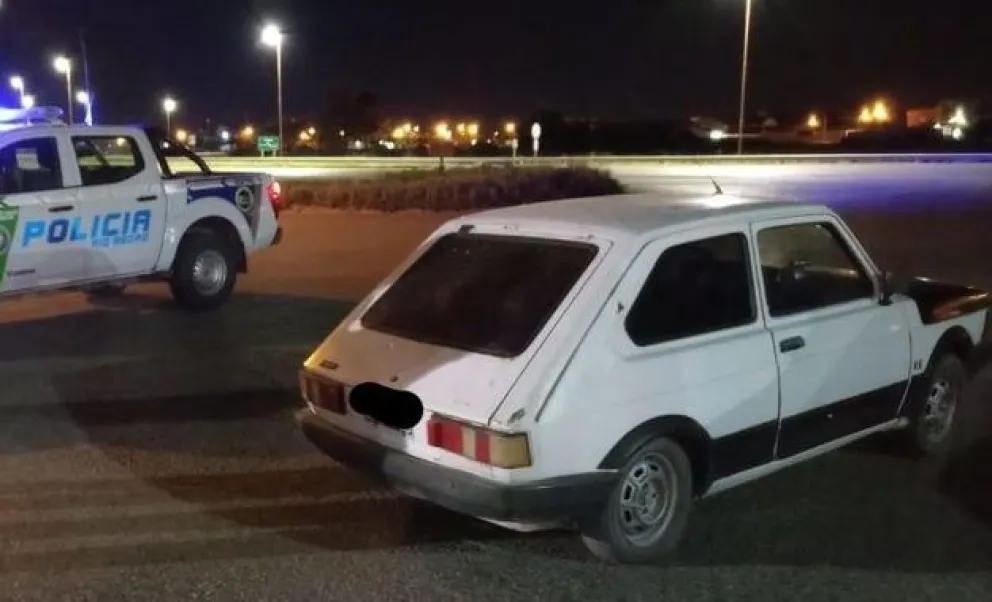 Robaron y huyeron, pero no llegaron muy lejos porque  los detuvo la policía