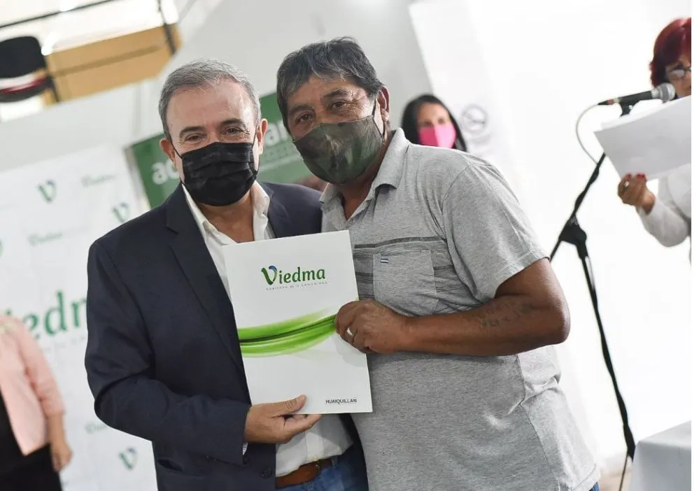 Más familias viedmenses ya cuentan con su tarjeta Acompañar