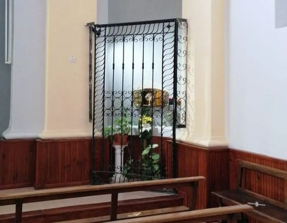 Vandalismo al extremo: Profanaron la Catedral de Viedma