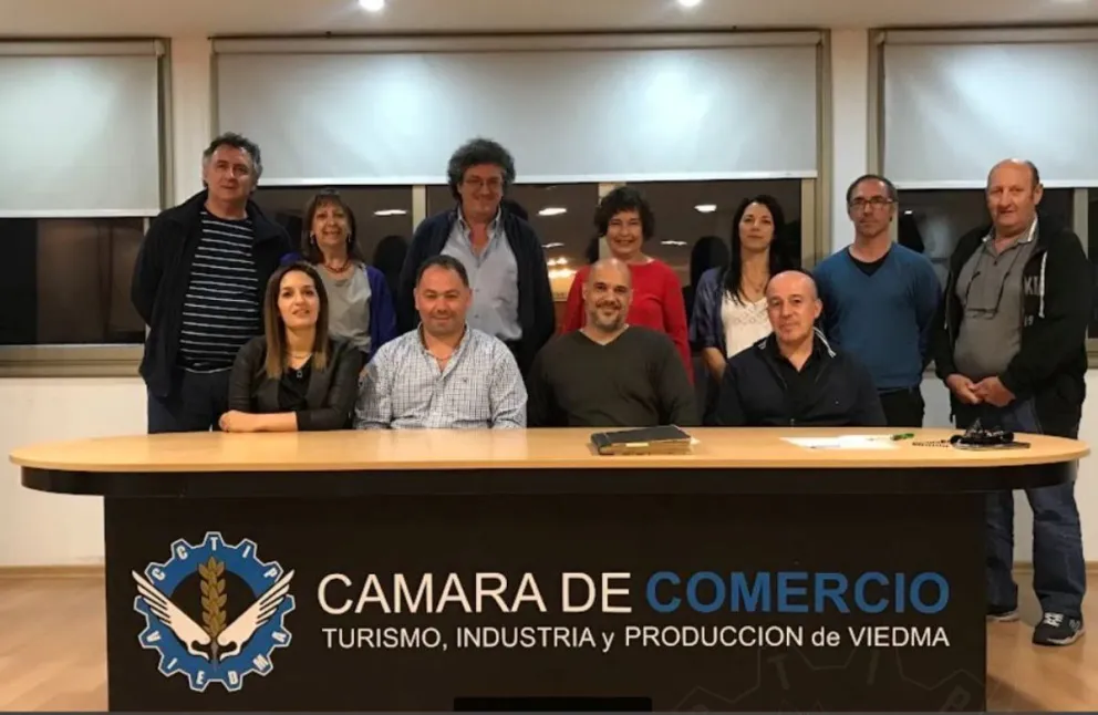 Lemos se colocó el traje de presidente en la renovación de la comisión directiva