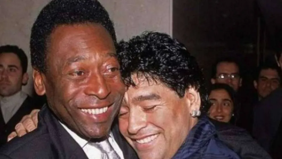 "Amigos para siempre": El recuerdo de Pelé a Maradona en la redes sociales