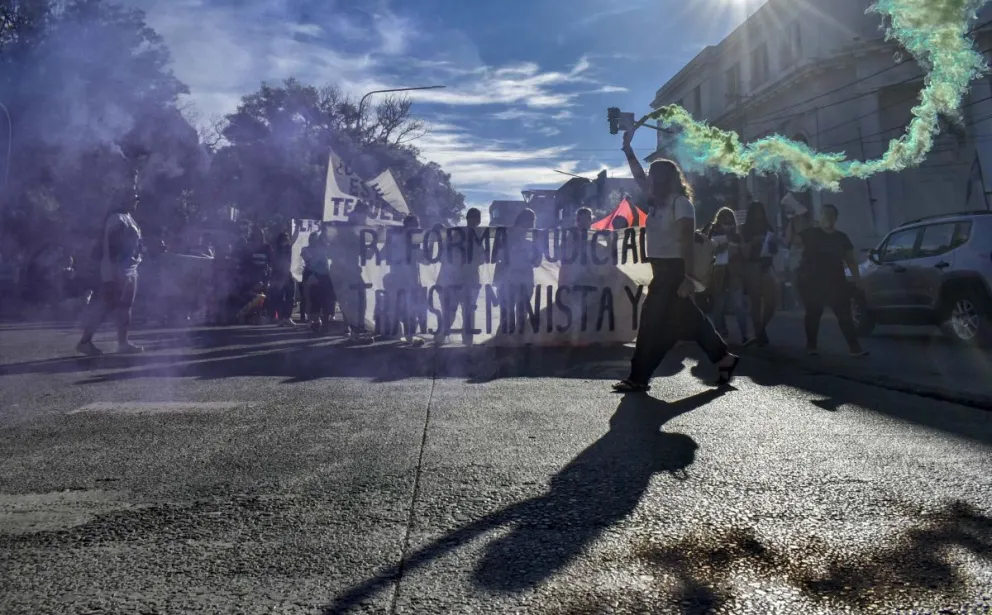 Enérgicos y variados reclamos en la marcha por la no violencia contra las mujeres