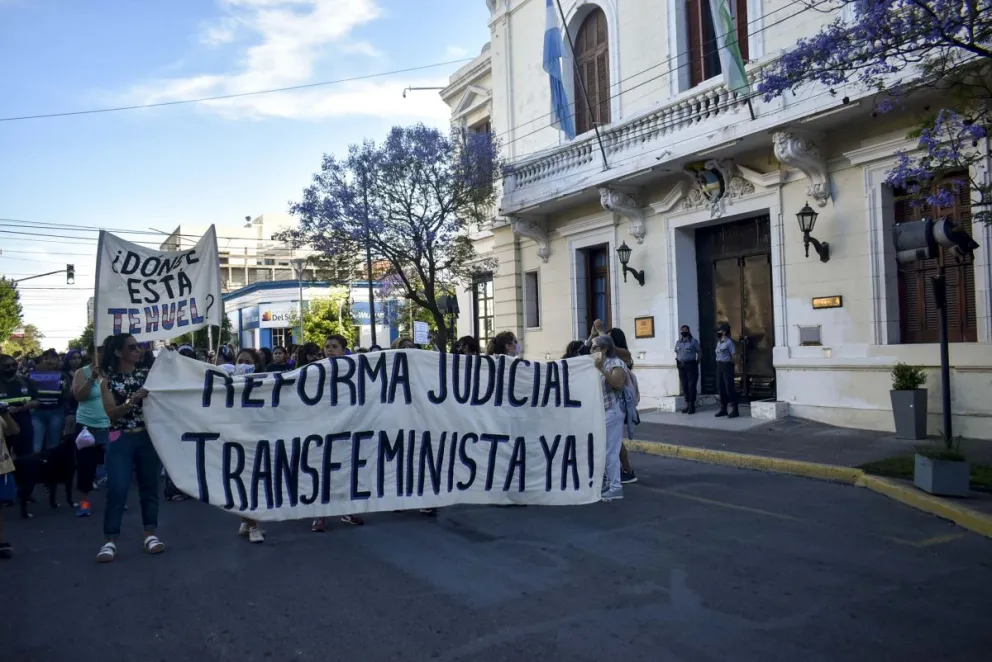 Viedma se moviliza bajo la consigna "Ni una menos" para erradicar la violencia de género