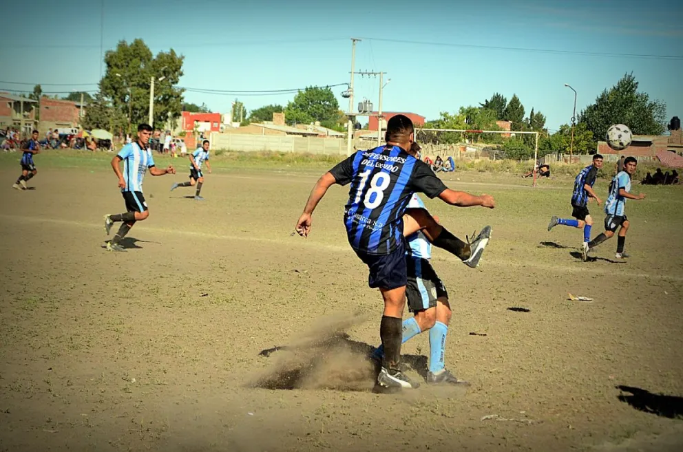 Se definieron los ocho mejores de la barrial de Viedma, con una fecha con dientes apretados