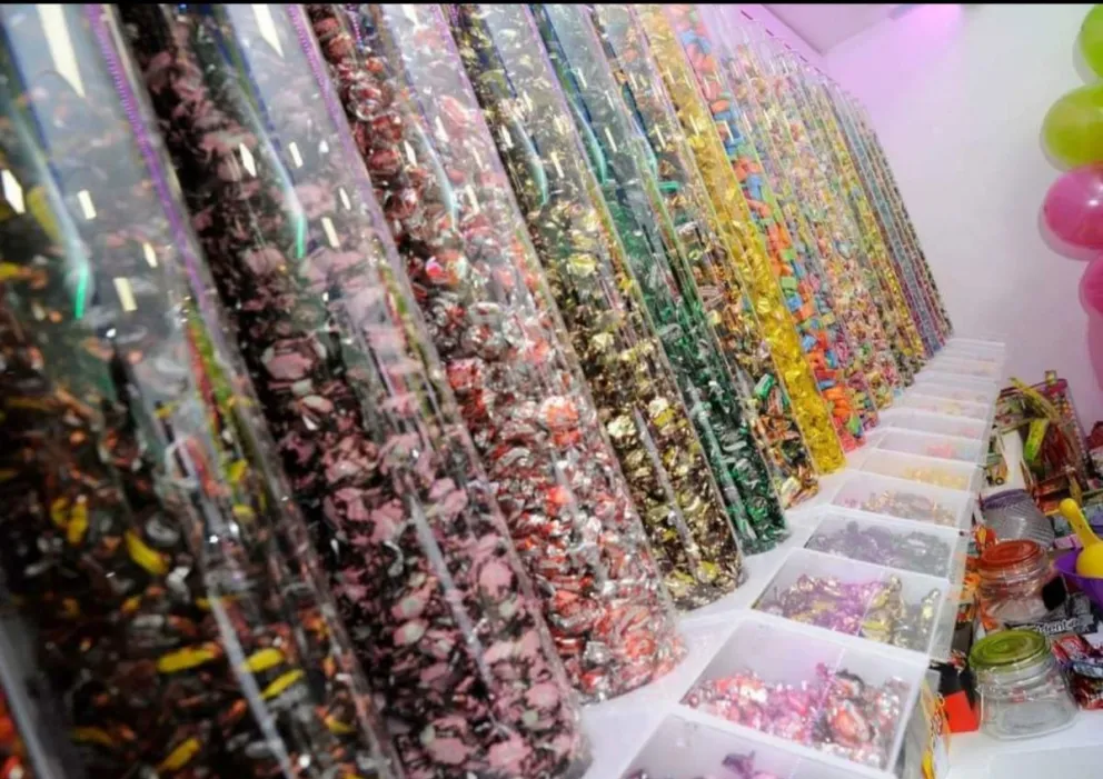 A una empleada la amenazaron de muerte para robarle caramelos