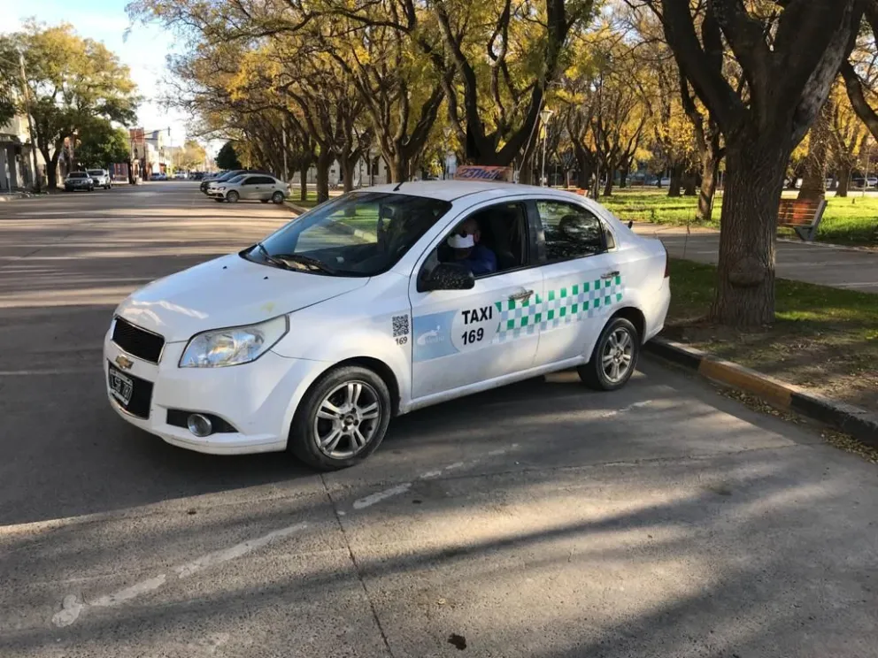 Todo indica que en Viedma prorrogarán la norma que extiende la antigüedad de taxis