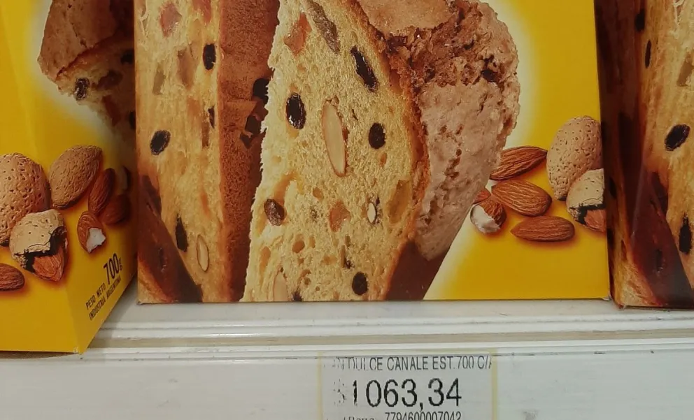 A romper el chanchito para la mesa dulce de Navidad