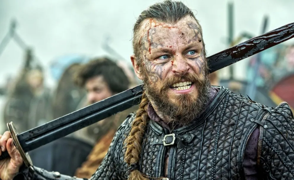 Modo vikingo: Desnudo y con una espada quiso atacar a la policía