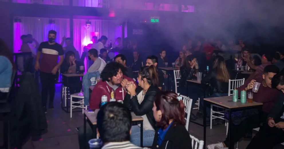 Autorizarán hoy el ingreso a los boliches a partir de los 16 años 