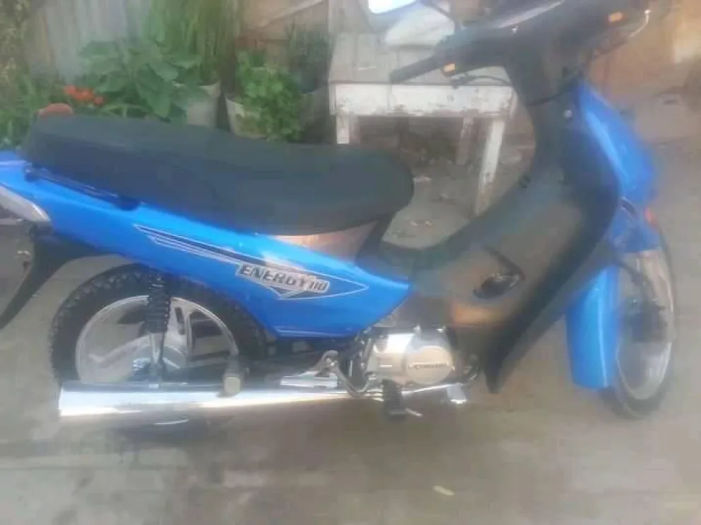 Le robaron la moto de la puerta del Zatti: “Es la herramienta de trabajo de mi papá”