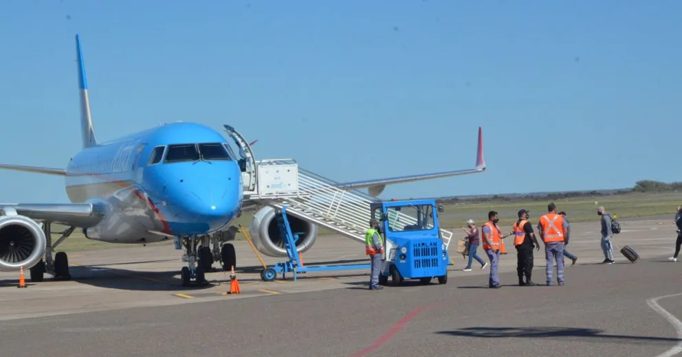 Oleada de pasajeros usan Aerolíneas para llegar a Las Grutas