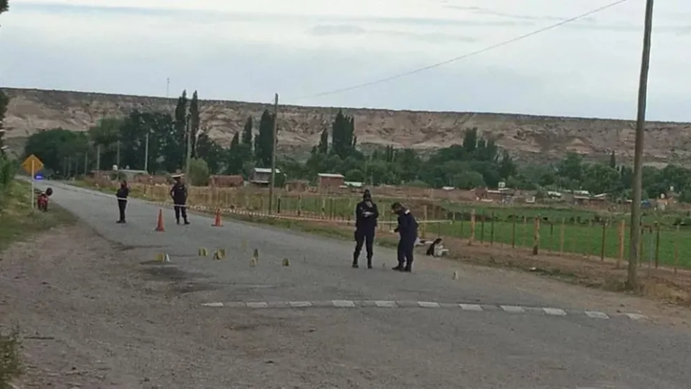 Persecución policial y tiroteo en Allen: un auto terminó con 16 impactos de bala