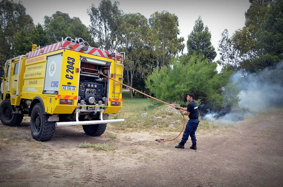 Rige la prohibición total de hacer fuegos al aire libre