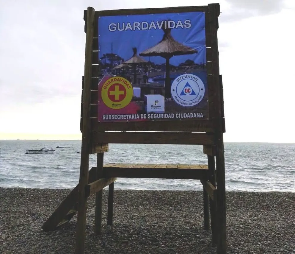 Refugio de guardavidas de Patagones en la costa marítima.