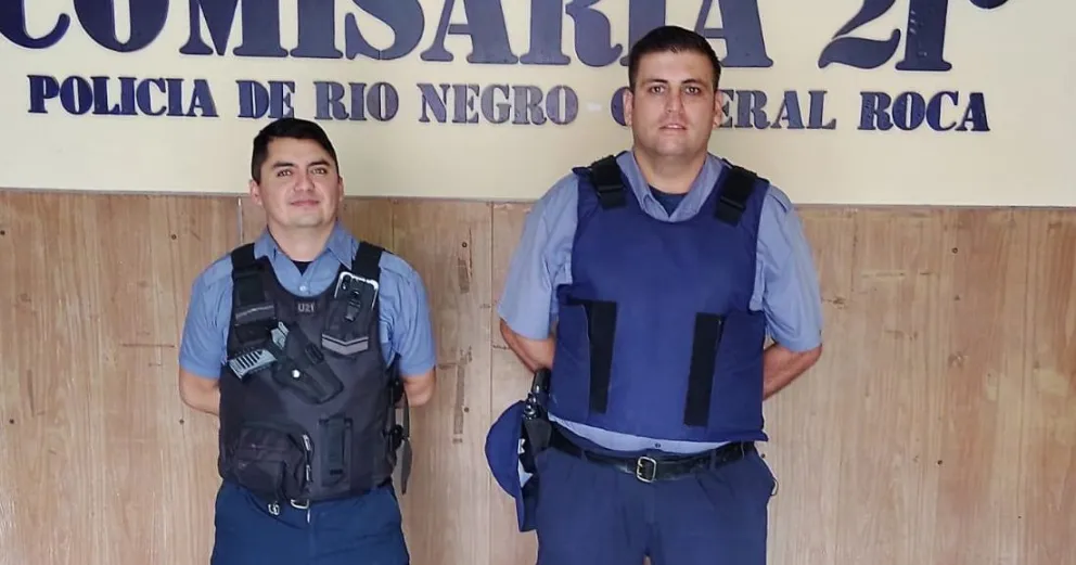 Héroes sin capa: dos policías salvaron a una persona que estaba convulsionando