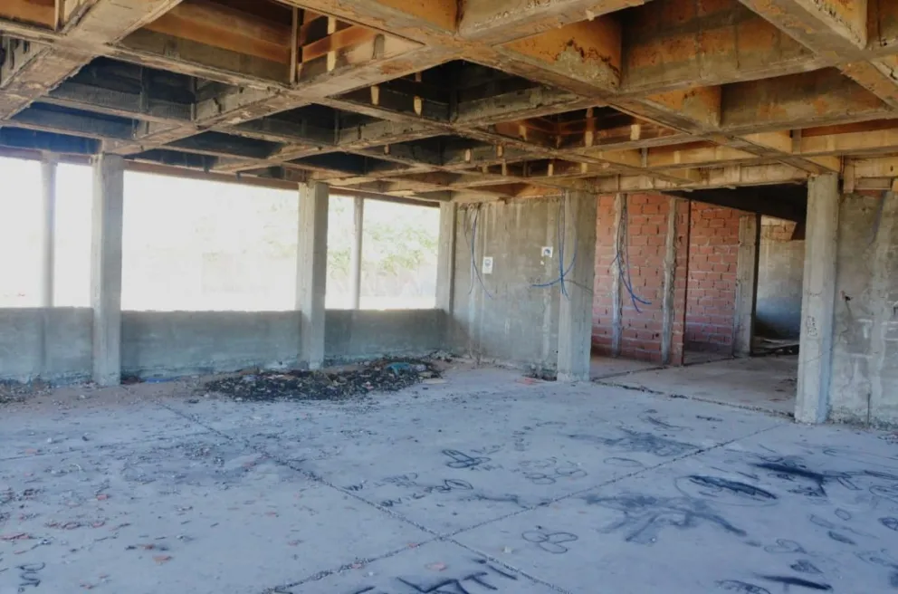  Pasan los años y el edificio del Instituto de Formación Docente sigue abandonado 