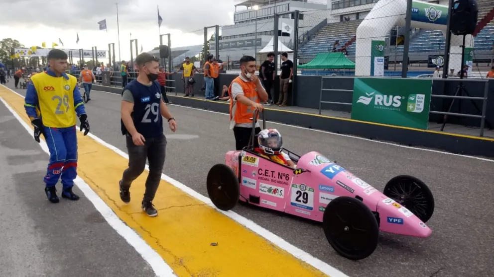 Alumnos de la escuela Industrial participaron del “Desafío Eco” y ganaron amistades