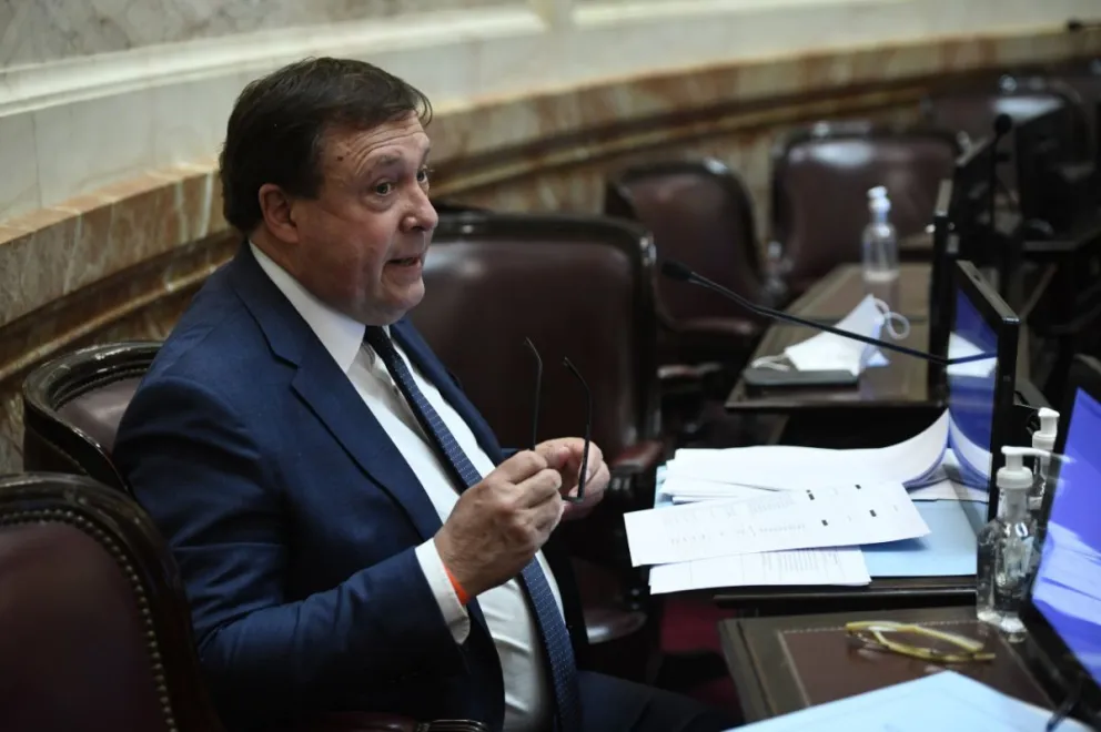 Weretilneck y un tuit picante contra los partidos nacionales