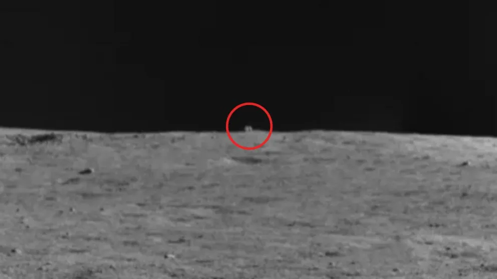 ¿De dónde salió? Detectaron una misteriosa “cabaña” en la cara oculta de la luna