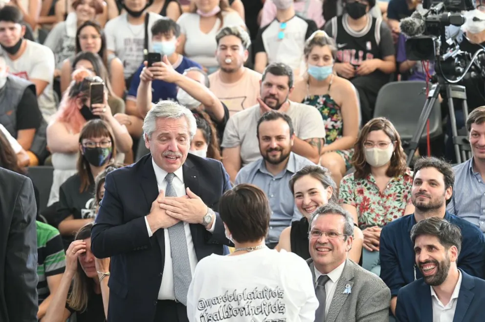 El Presidente relanzó el programa "Más Cultura": “consumiendo arte, cuidamos el alma”