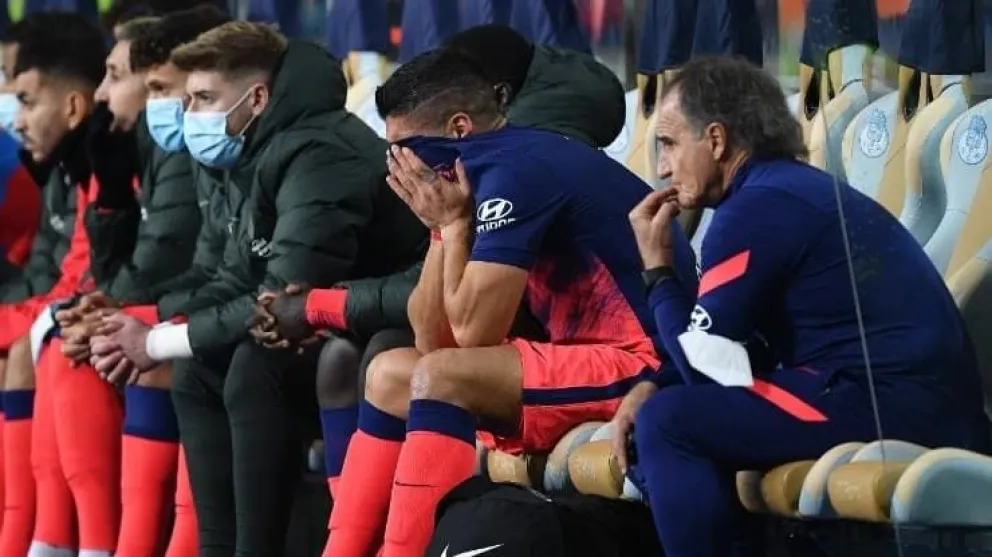 Desconsuelo total: el llanto de Luis Suárez tras salir lesionado ante FC Porto