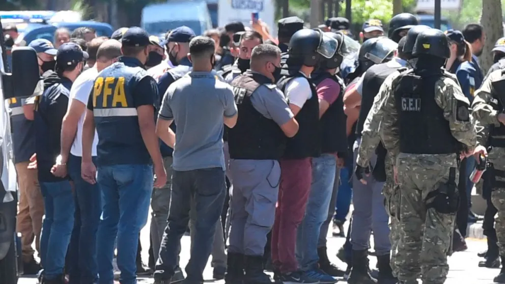 Reconstrucción del crimen de Lucas: recibieron a los policías al grito de "asesinos" 