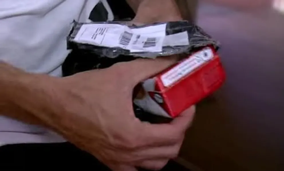 La gran estafa: Se compró un iPhone por internet y le mandaron una caja de puré de tomate 