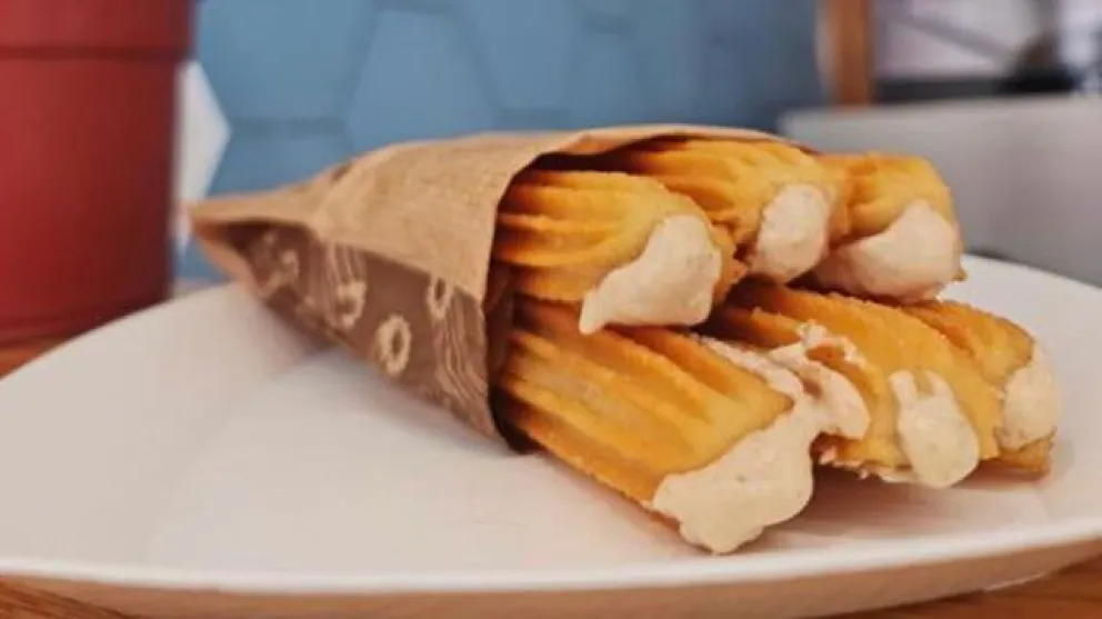 Lanzan una edición limitada de churros rellenos de vitel toné y se armó la polémica
