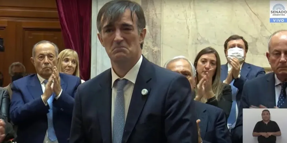 Lágrimas y emoción en el Senado: el momento en que se despide Esteban Bullrich