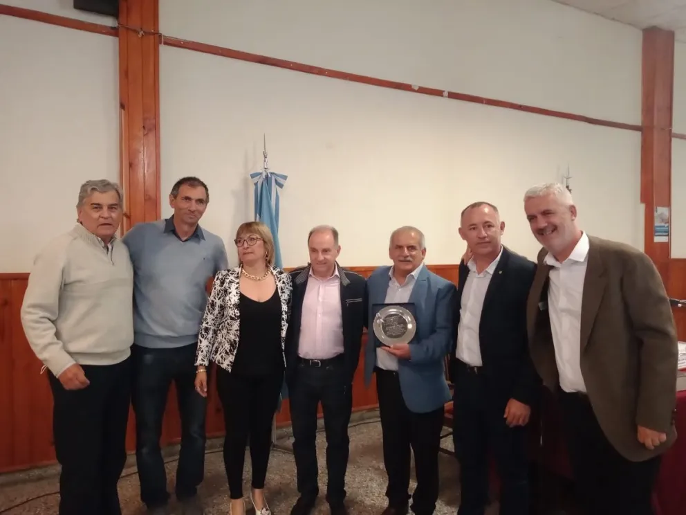 Ricardo Marino fue homenajeado por Sergio Massa y La Bancaria