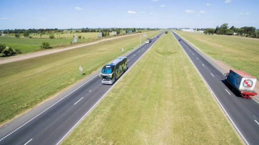 Los micros que conectan Argentina con Uruguay ya tienen fecha de regreso ¿Desde cuándo se podrá viajar?