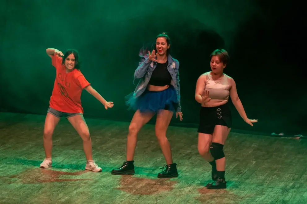 Con gran éxito se realizó el espectáculo “Ser Sur Ser Danza”