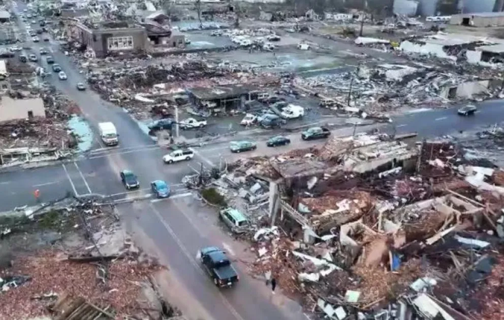 Sigue la búsqueda de sobrevivientes tras los tornados en Estados Unidos